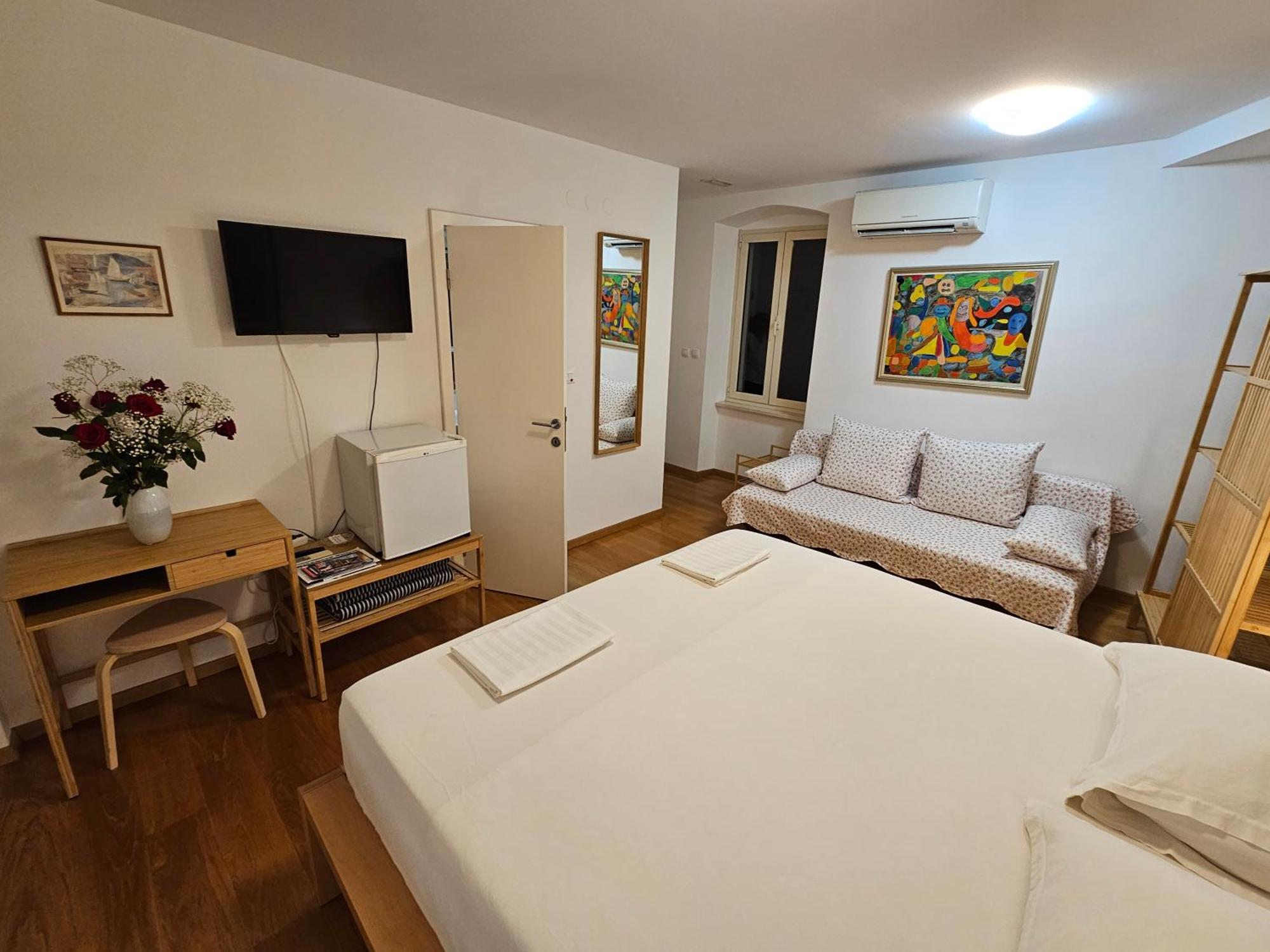 Malena Palace Experience Сплит Екстериор снимка