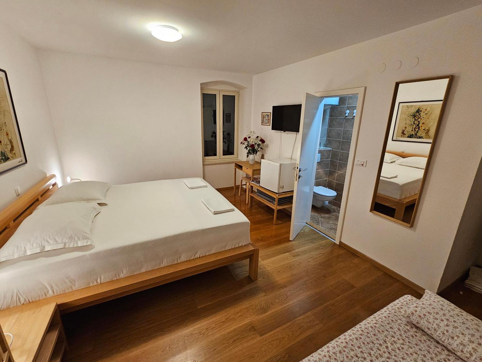 Malena Palace Experience Сплит Екстериор снимка